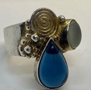 lot 158 image: Vintage Unique Sterling Ring