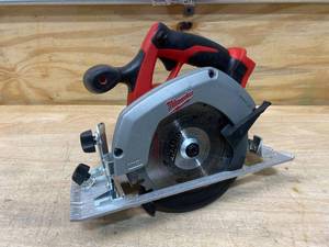 lot 29 image: MILWAUKEE M18 18-Volt Lithium-Ion Cordless 6-12 in. Circular Saw (Tool-Only)