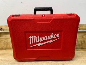 lot 30 image: MILWAUKEE M12 12-Volt Lithium-Ion Cordless HammerVac Universal Dust Extractor with Case (Tool Only)