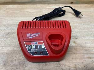 lot 71 image: MILWAUKEE M12 12-Volt Lithium-Ion Battery Charger