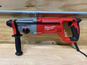 lot 36 image: MILWAUKEE 8 Amp Corded 1 in. SDS D-Handle Rotary Hammer with Case