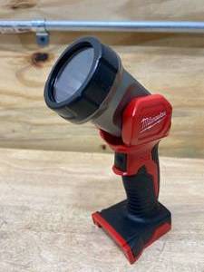 lot 40 image: MILWAUKEE M18 18-Volt Lithium-Ion Cordless 100 Lumens LED Flashlight (Tool-Only)