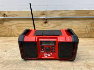 lot 58 image: MILWAUKEE M18 18-Volt Lithium-Ion Cordless Jobsite Radio (Tool Only)