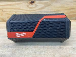 lot 59 image: MILWAUKEE M18M12 Lithium-Ion Cordless Wireless Jobsite Speaker (Tool Only)