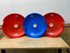 lot 111 image: PARICON Lot of 3- 626 Flying Saucers, 4-Years Old And Up Capacity, Plastic (1 Blue and 2 Red)