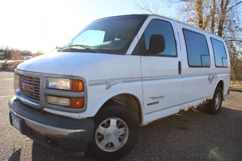 2002 GMC G1500 Vans Savana SLT - Handicap Accessible van with LIFT