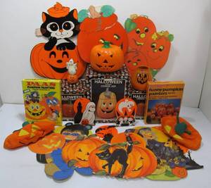 lot 45 image: Large Group of Vintage 80s era Halloween Items
