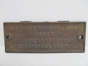 lot 14 image: Antique Great Northern Railroad Cast Iron Placard 