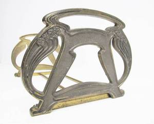 lot 17 image: Vintage 1920s Era Art Nouveau Brass Sliding Bookends Book Holder