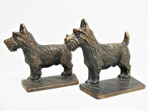 lot 19 image: Signed Pair of Vintage 1930s Verona SCOTTIE DOG Bookends