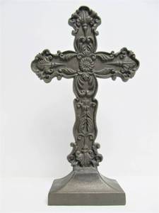 lot 22 image: Ornate Cast Iron Cross 
