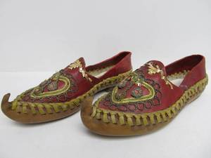lot 25 image: Nice Pair of Vintage Hand Made Leather Shoes