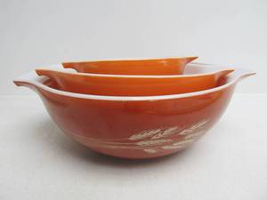 lot 34 image: Set of 3 PYREX Harvest Wheat Bowls