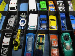 lot 38 image: Vintage Matchbox Collector Case wCars