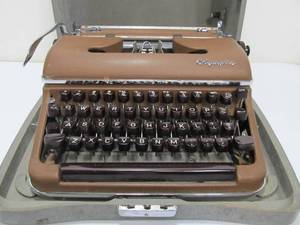 lot 129 image: Nice Vintage West German OLYMPIA Typewriter
