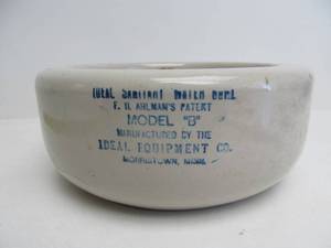 lot 114 image: Vintage IDEAL Equipment Stoneware Ideal Sanitary Water Bowl
