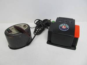 lot 61 image: 2 Model Train Transform - Lionel & American Flyer