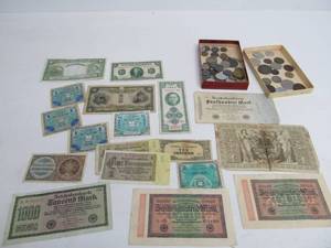 lot 165 image: Vintage & Antique Foreign Coins & Currency