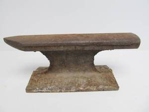 lot 173 image: Vintage Railroad Tie Anvil