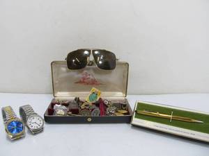 lot 206 image: Estate Lot of Vintage Mens Accessories Watches etc