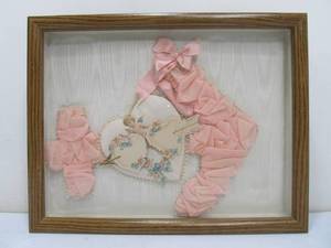 lot 212 image: Shadowbox Framed Orig Antique Victorian Valentine Display