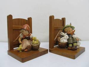lot 214 image: Pair of Early Vintage HUMMEL Full Bee Figurine Bookends