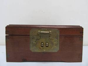 lot 230 image: Beautiful Vintage Chinese Rosewood Velvet Lined Jewelry Chest Box