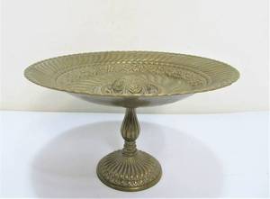 lot 242 image: Excellent Quality Antique Brass Pedestal Dish