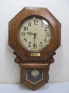 lot 260 image: Vintage Howard Miller Regulator Wall Clock  Strohs Brewery Employee Award