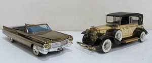lot 276 image: 2 Nice Working Vintage Classic Car Model Radios