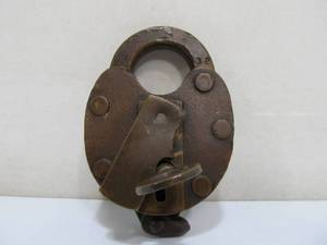 lot 278 image: Old Antique Heavy Brass Padlock wKey