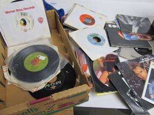 lot 67 image: LARGE Estate Lot of Vintage Vinyl 45 Records