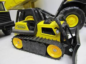 lot 74 image: 5 Large Assorted TONKA Vehicles