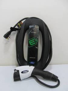 lot 302 image: Ford FOMOCO Model FM58-10B706-AH Electric Car Battery Charger