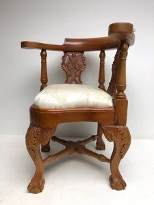 lot 340 image: Very Cute Vintage Childs Corner Chair