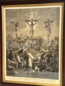 lot 335 image: Large Antique Framed Religious Lithograph - Crucifixion of Christ