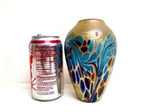 lot 338 image: Beautiful Signed Vintage Art Glass Vase