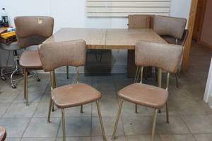 kitchen table and chairs