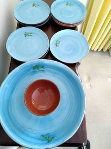 lot 103 image: Pottery Barn Dish Set