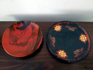 lot 102 image: Wooden Dishes