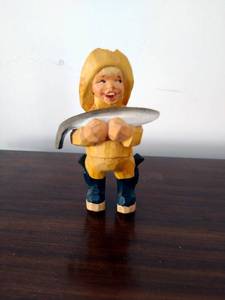 lot 105 image: Wooden Figurine