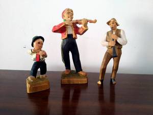 lot 110 image: Musician Figurines