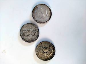 lot 71 image: Three 1960s US Silver Half Dollar Coins