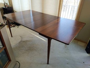 lot 5 image: Mid Century Modern Dining Table
