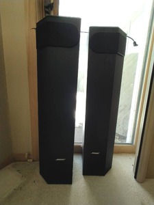 lot 6 image: Pair of Bose 501 Speakers