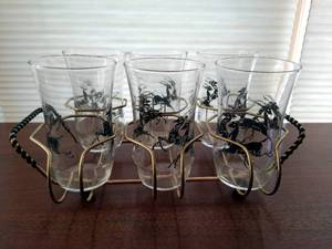 lot 76 image: Mid Century Modern Glassware with Caddy