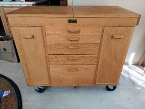 lot 83 image: Art Cabinet by Best
