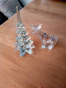 lot 84 image: Two Crystal Dcor Items Including Orrefors Moose