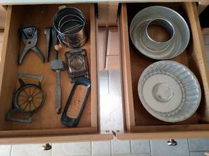 lot 95 image: Collection of Vintage Baking Items