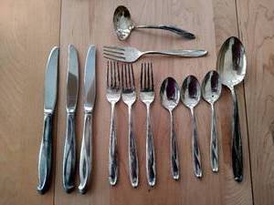 lot 98 image: Reed & Barton Sterling Silverware Set